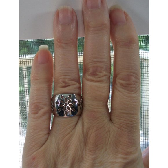 STAINLESS STEEL Open Work Flower Design Dome Ring - Picture 2 of 14